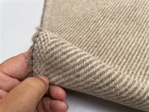 Møbeluld - unikt parti, her 2 beige toner i diagonal striber